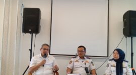Anggota Komisi III DPRD Kota Batam dari Fraksi PKS, Suryanto dan Dishub Batam saat memberikan keterangan pers, Senin (7/9/2026). Foto:Rega/matapedia