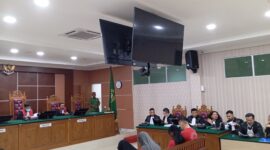penasihat hukum kedua terdakwa, Utusan Sarumaha saat baca pledoi Terdakwa di PN Batam, Rabu (9/9/2026). Foto:Rega/matapedia