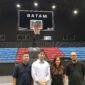 Ketua Persatuan Bola Basket Seluruh Indonesia (PERBASI) Kota Batam, Junico tengah saat bersama panitia, Selasa (15/9/2026). Foto:Rega/matapedia