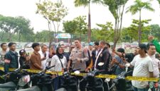 Kapolresta Barelang Kombes Pol Anggoro Wicaksono saat melihatkan barang bukti curanmor yang akan diambil warga, Selasa (22/9/2026). Foto:Rega/matapedia