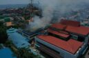 Asap hitam tiba-tiba membubung dari atap gedung bagian belakang Kantor Pelayanan Utama Bea dan Cukai Tipe B Batam di Batu Ampar, Kamis (3/9/2026). Foto:Istimewa