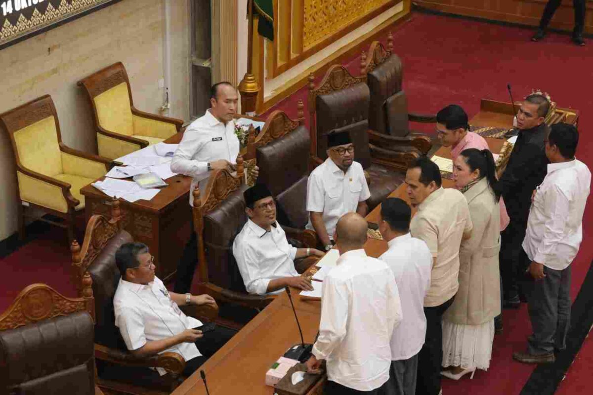 Fraksi-Fraksi bersama Ketua DPRD Batam Kamaluddin, Rabu (14/10/2026). Foto:Istimewa
