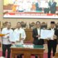 Ketua DPRD Kota Batam, Muhammad Kamaluddin, memimpin rapat paripurna tersebut bersama Wakil Ketua I Aweng Kurniawan dan Wakil Ketua III Muhammad Yunus Muda. Wali Kota Batam Amsakar Achmad, jajaran Pemerintah Kota Batam, unsur Forum Koordinasi Pimpinan Daerah (Forkopimda), Rabu (21/10/2026). Foto: Istimewa