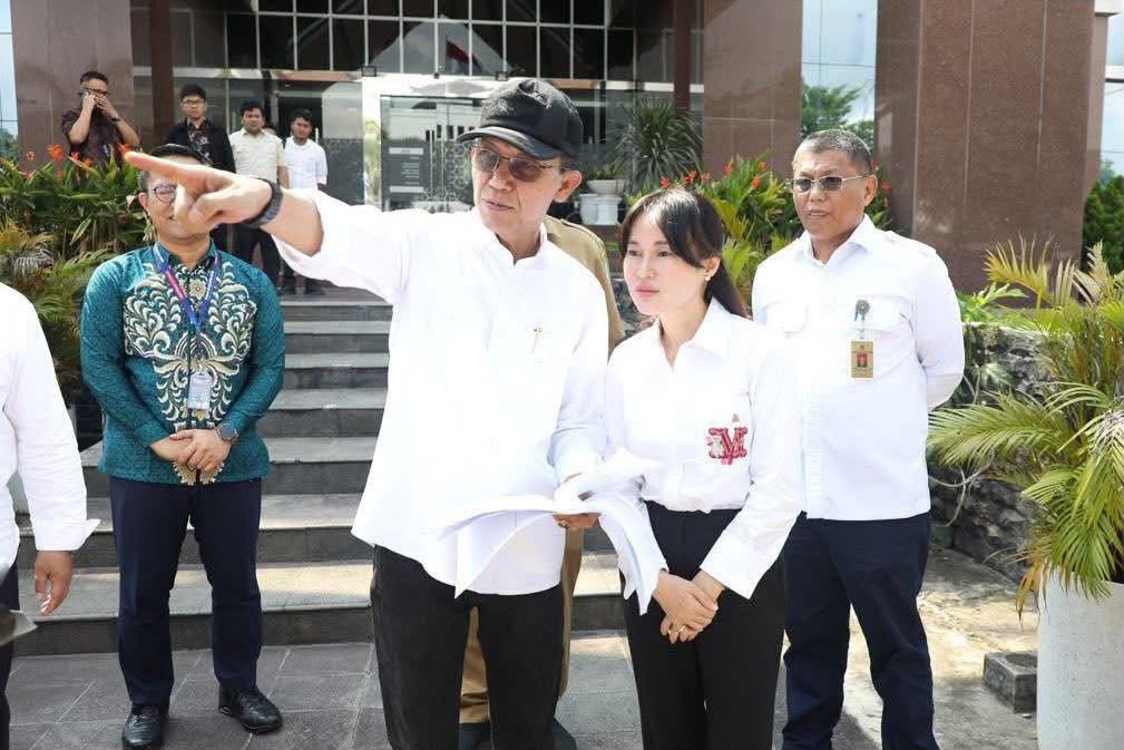 Wali Kota Batam Amsakar Achmad bersama Wakil Wali Kota Batam Li Claudia. Foto:Diskominfo Batam