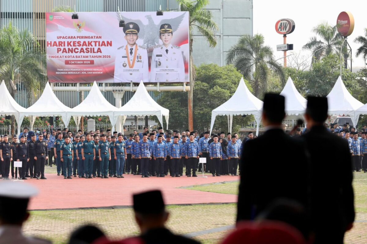 Wali Kota Batam Amsakar Achmad saat pimpin upacara Pancasila, Kamis (1/10/2026). Foto:Diskominfo Batam