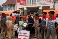 Pertamina menyalurkan bantuan tersebut di Posko Batang Barus, Kabupaten Solok, Jumat (2/10/2026).  Foto:Istimewa