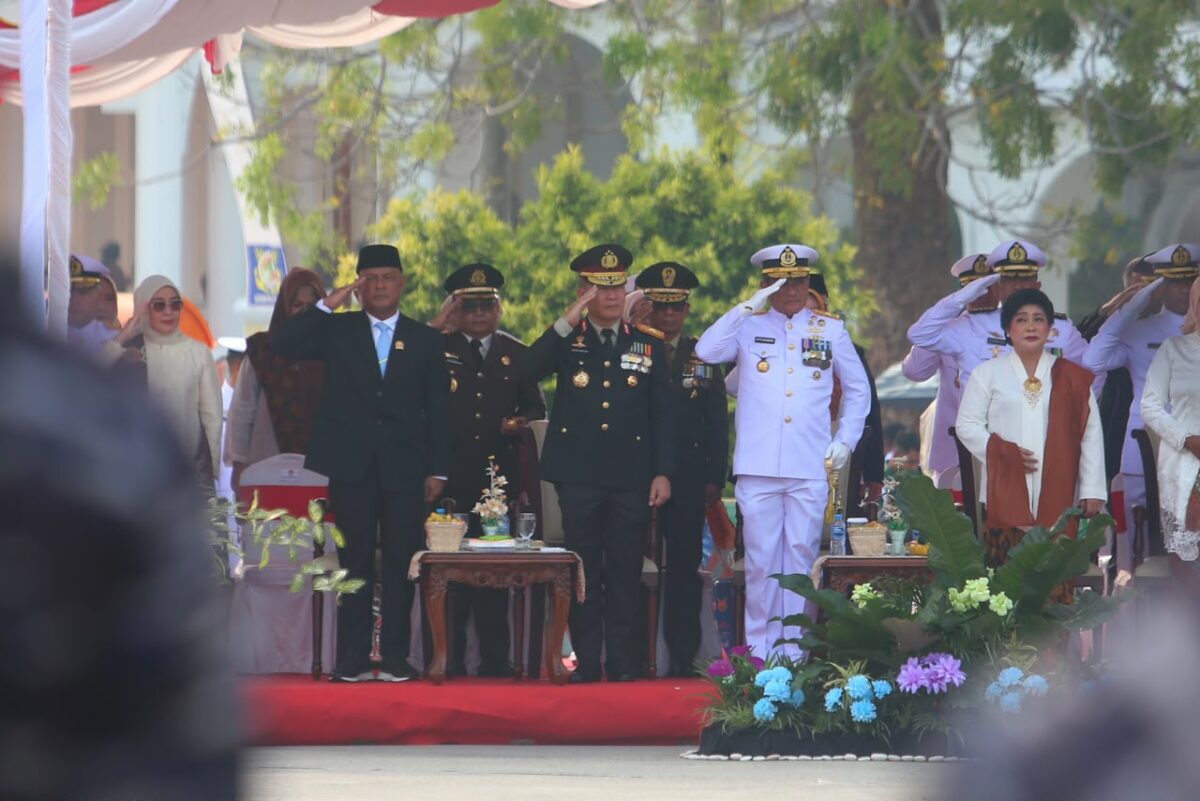Wakapolda Kepulauan Riau Brigjen Pol Dr Anom Wibowo menghadiri upacara peringatan HUT ke-81 TNI di Tugu Sirih, Tanjungpinang, Senin (5/10/2026). Foto:Humas Polda Kepri