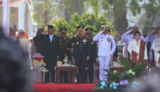 Wakapolda Kepulauan Riau Brigjen Pol Dr Anom Wibowo menghadiri upacara peringatan HUT ke-81 TNI di Tugu Sirih, Tanjungpinang, Senin (5/10/2026). Foto:Humas Polda Kepri