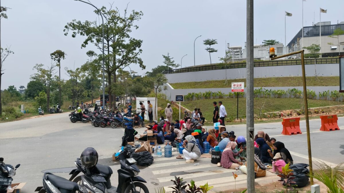 Warga Kavling Bakau Serip, Kelurahan Sambau, Kecamatan Nongsa, Kota Batam, Kepulauan Riau, Senin (5/10/2026). Foto:Nan/matapedia