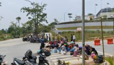 Warga Kavling Bakau Serip, Kelurahan Sambau, Kecamatan Nongsa, Kota Batam, Kepulauan Riau, Senin (5/10/2026). Foto:Nan/matapedia
