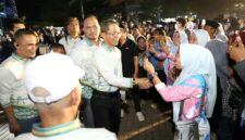Wali kota Batam Amsakar Achmad bersama Camat Sagulung saat di acara, Sabtu (10/10/2026). Foto:Diskominfo Batam