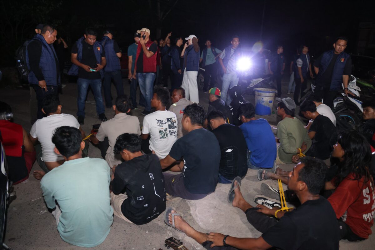 Ditresnarkoba Polda Kepri mengamankan puluhan orang di dua lokasi wilayah Batam pada Sabtu (10/10/2026) malam. Foto:Dok. Humas Polda Kepri