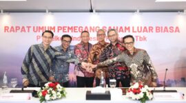 Direktur Utama Telkom Nanang Hendarno (ketiga dari kiri) bersama jajaran Direksi Telkom usai rangkaian agenda Rapat Umum Pemegang Saham Luar Biasa (RUPSLB) Telkom 2026, beberapa waktu lalu. Foto:Telkom/matapedia