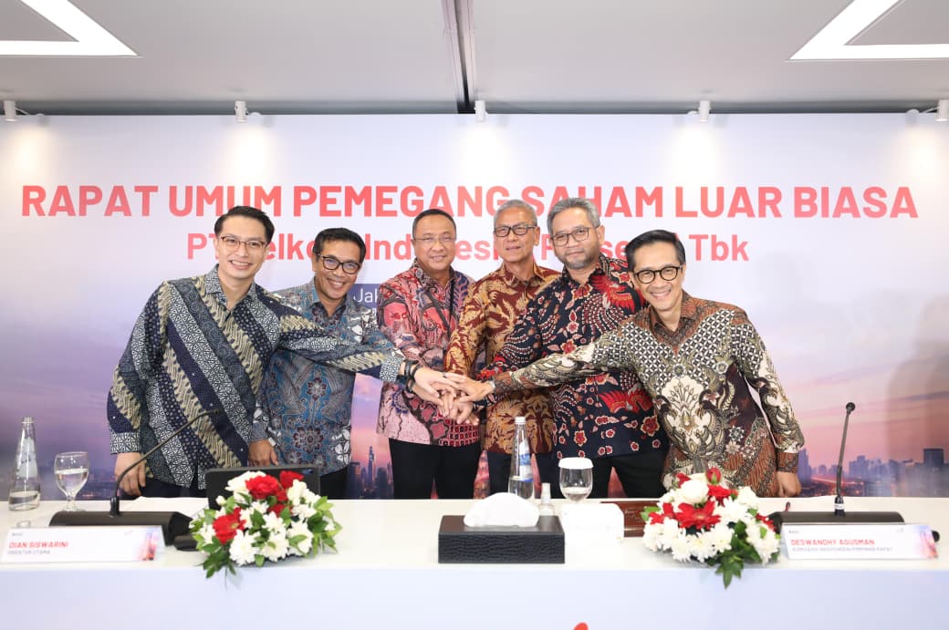 Direktur Utama Telkom Nanang Hendarno (ketiga dari kiri) bersama jajaran Direksi Telkom usai rangkaian agenda Rapat Umum Pemegang Saham Luar Biasa (RUPSLB) Telkom 2026, beberapa waktu lalu. Foto:Telkom/matapedia