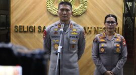Kapolda Kepulauan Riau Irjen Pol Suhendri didampingi Kabid Humas Polda Kepri. Foto:Istimewa