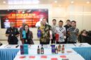 Polisi ekspose kasus minuman beralkohol tanpa izin, Jumat (16/10/2026). Foto:Ist