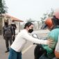 Wakil Kepala BP Batam Li Claudia Chandra bagikan masker kepada pengendara, Kamis (15/10/2026). Foto:Humas BP Batam