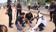 Polisi mengamankan barang bukti alat isap sabu di Kampung Madani atau dikenal Kampung Aceh pada Sabtu (17/10/2026). Foto:Dok. Humas Polda Kepri