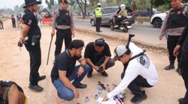 Polisi mengamankan barang bukti alat isap sabu di Kampung Madani atau dikenal Kampung Aceh pada Sabtu (17/10/2026). Foto:Dok. Humas Polda Kepri
