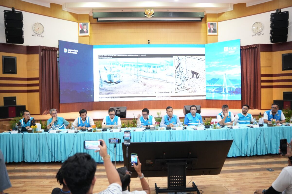 Direktur Utama PLN Batam, Kwin Fo, memaparkan kronologi dan hasil evaluasi awal tersebut dalam konferensi pers di Kantor Korporat PLN Batam, Minggu (18/10/2026). Foto:Istimewa