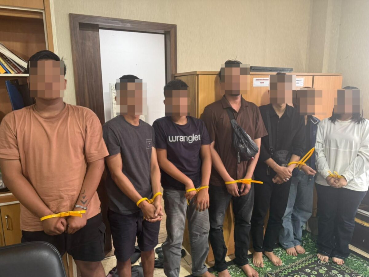 Para terduga pelaku saat diamankan polisi. Foto:Humas Polda Kepri