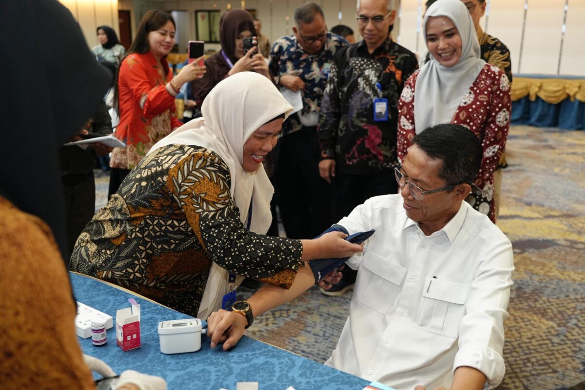 Kepala BP Batam Amsakar Achmad saat diperiksa cek kesehatan, Rabu (21/10/2026). Foto;Istimewa