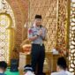 Kapolda Kepri Irjen Pol Suhendri saat melaksanakan salat Subuh berjamaah bersama masyarakat di Masjid An Nur, Villa Pesona Asri, Sabtu (24/10/2026) pukul 04.00 WIB.  Foto:Dok. Humas Polda Kepri