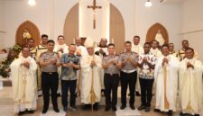 Wakapolda Kepri Brigjen Pol Anom Wibowo tengah. Foto:Dok. Humas Polda Kepri