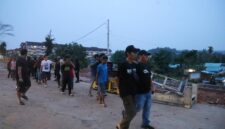 Belasan orang diamankan polisi di Kampung Aceh pada Minggu (25/10/2026). Foto:Dok. Humas Polda Kepri