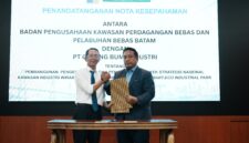 Kepala BP Batam Amsakar bersama Presiden Direktur PT Galang Bumi Industri, Akhmad Ma’ruf Maulana. Foto:Istimewa