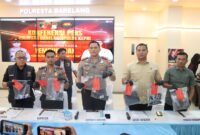 Kapolres Barelang Kombes Anggoro didampingi Kasat Reskrim Polresta Barelang Kompol Agung Tri Poerbowo, Kapolsek Sungai Beduk Iptu Ady Satrio Gustian, Kasi Humas Polresta Barelang AKP Budi Santosa, serta Wakasat Reskrim Polresta Barelang AKP M. Ridho Lubis dalam jumpa pers di Polresta Barelang pada Kamis (29/10/2026). Foto:Istimewa