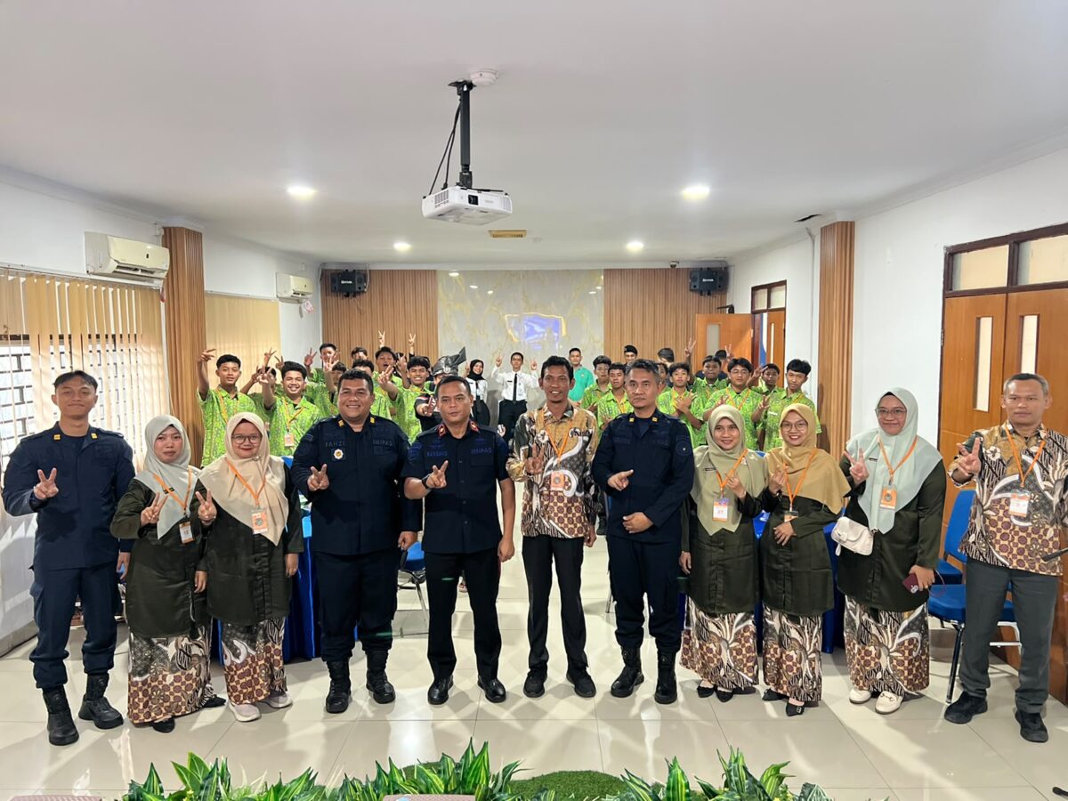 Karutan Batam bersama dengan pelajar. Foto:Istimewa