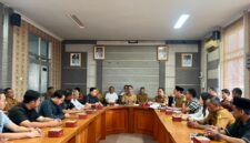 Pertamina Patra Niaga bersama dengan warga di Karimun. Foto:Istimewa