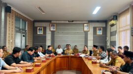Pertamina Patra Niaga bersama dengan warga di Karimun. Foto:Istimewa