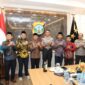 Ketua IKTD Batam H Arlon Versito dn Ketua IKTD Tanjungpinang bersama Kapolda Kepri, Jumat (30/10/2026). Foto:Humas Polda Kepri