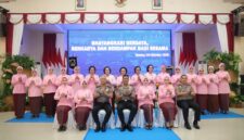 Kapolda Kepulauan Riau Irjen Pol Suhendri saat menghadiri syukuran Hari Kesatuan Gerak Bhayangkari (HKGB) ke-74 Tahun 2026 di Gedung Lancang Kuning Polda Kepri, Jumat (30/10/2026). Foto:Humas Polda Kepri