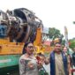 Kabid Humas Polda Kepri Kombes Pol Dr. Nona Pricillia Ohei saat menunjukkan tiga mesin pesawat diduga akan diselundupkan ke luar, Kamis (1/10/2026). Foto:Rega/matapedia