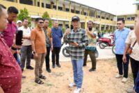 Wali Kota Batam Amsakar Achmad saat di sekolah SD 013 Sekupang, Minggu (25/10/2026). Foto:Dok. Diskominfo